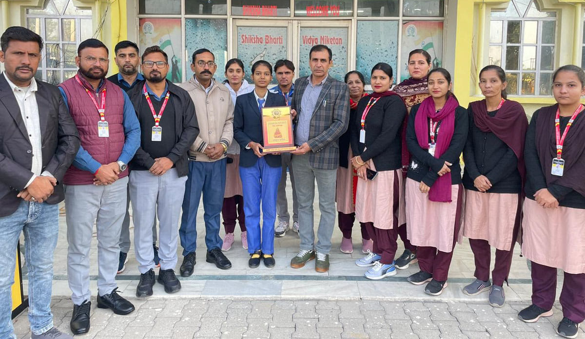 Anjali second in state level painting competition