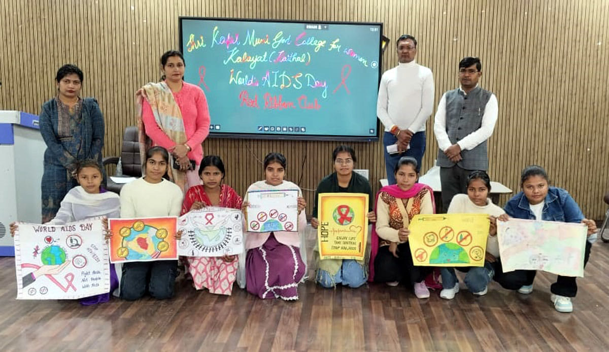 Jyoti of Kalayat College topped in poster making.