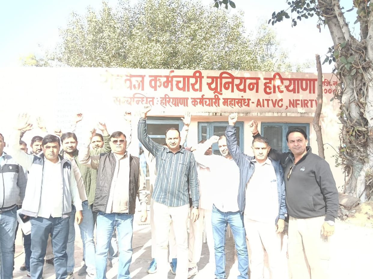 Two-hour protest against lathicharge on Punjab Roadways employees