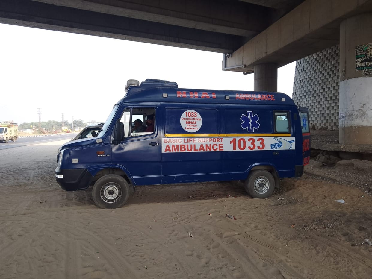 Only three ambulances are deployed on three national highways, how can patients reach the hospital on time?