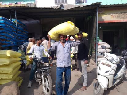 Fertilizer will now be available via an app in Rampur and other districts of UP