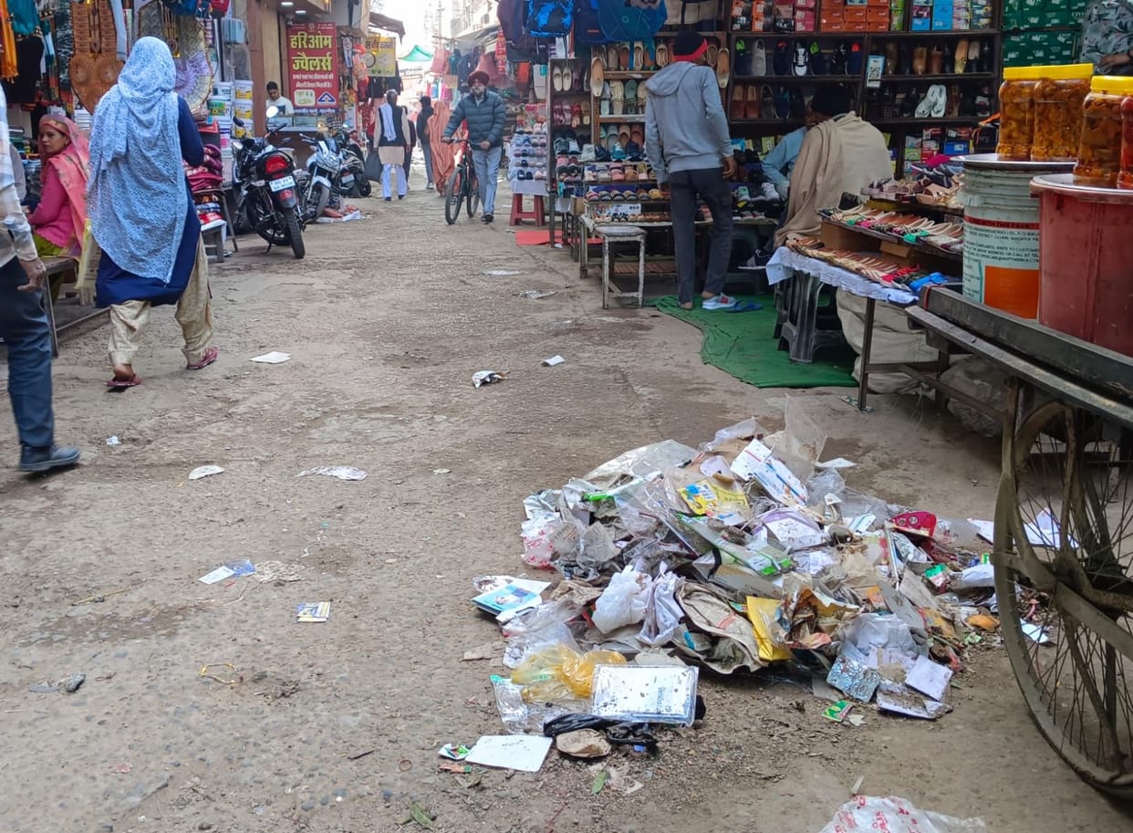 The term of the door-to-door garbage collection company has ended, leaving the city's sanitation system in shambles.