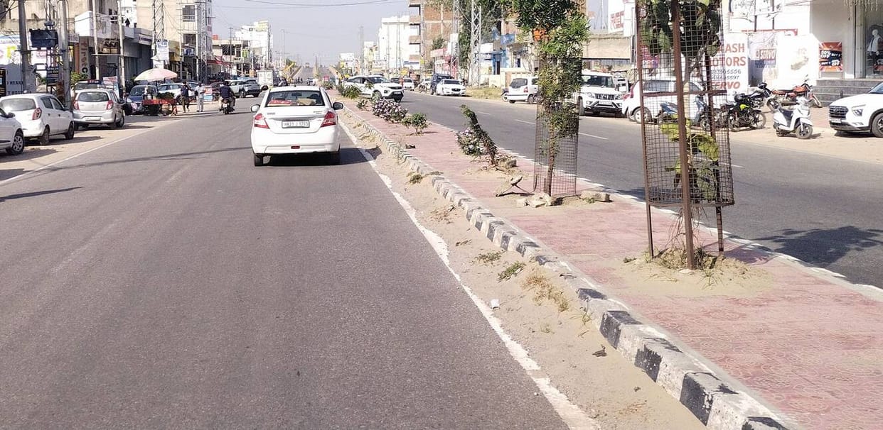 Ambulances are not deployed at State Highway 148B and NH 152D Buchavas toll.