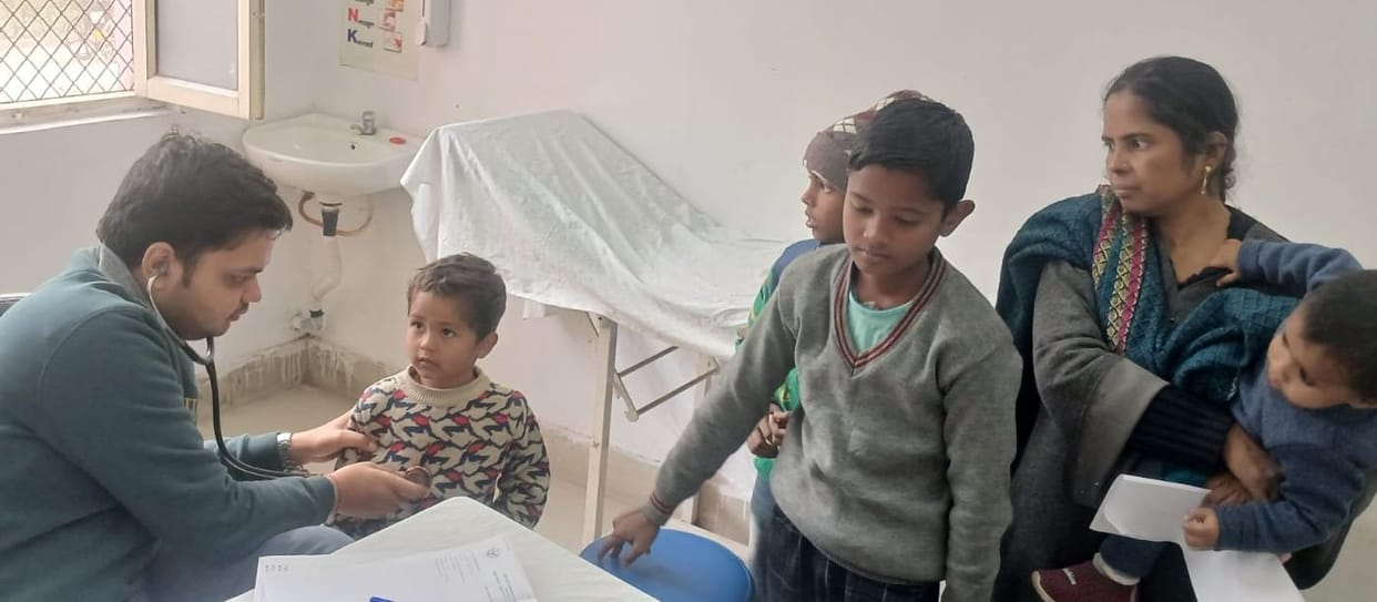With the increase in cold, the health of children started getting affected.