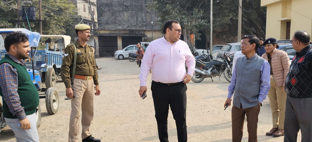 DM conducted a surprise inspection of cleanliness in the city.