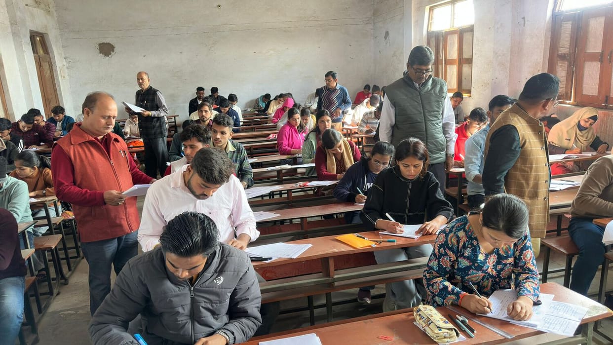Avadh University's main exams begin, 800 students appear