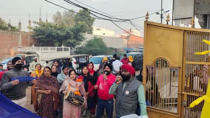 The Sikh community took out a morning procession, filling the city with devotion.