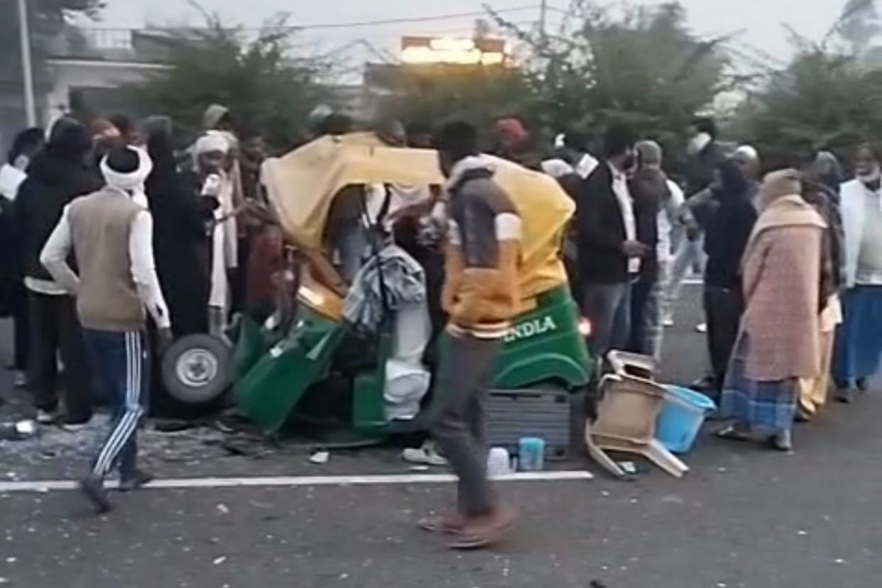 Truck suddenly stopped after braking, auto and bike collided, four injured