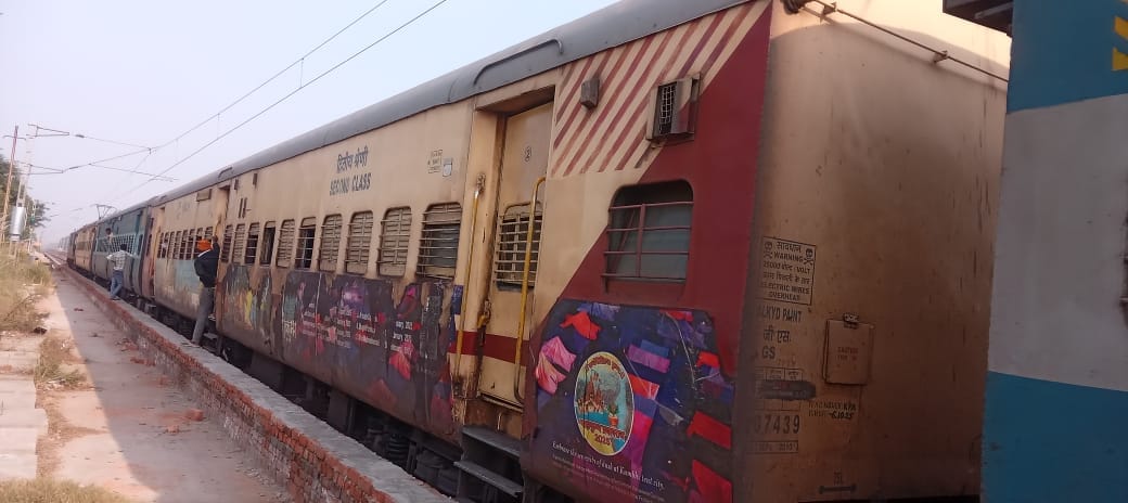 Electronic boom fails, train departs on caution