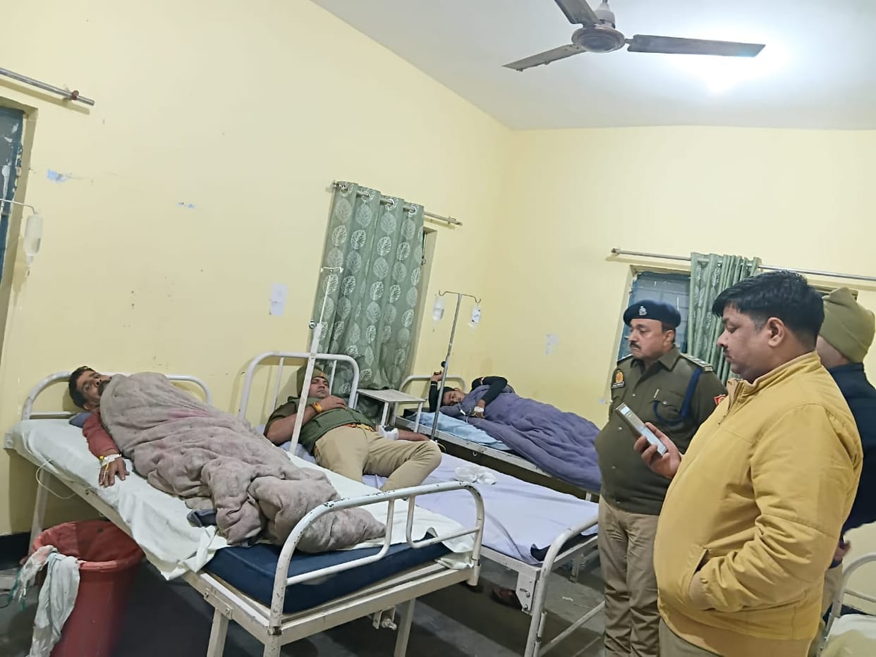 Two cow smugglers carrying a reward of Rs 50,000 each were arrested in an encounter and were injured by police bullets.