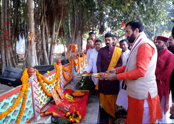 Havan Yagya and Geeta worship was performed at Geeta place Jyotisar, Chief Minister performed Purnahuti.