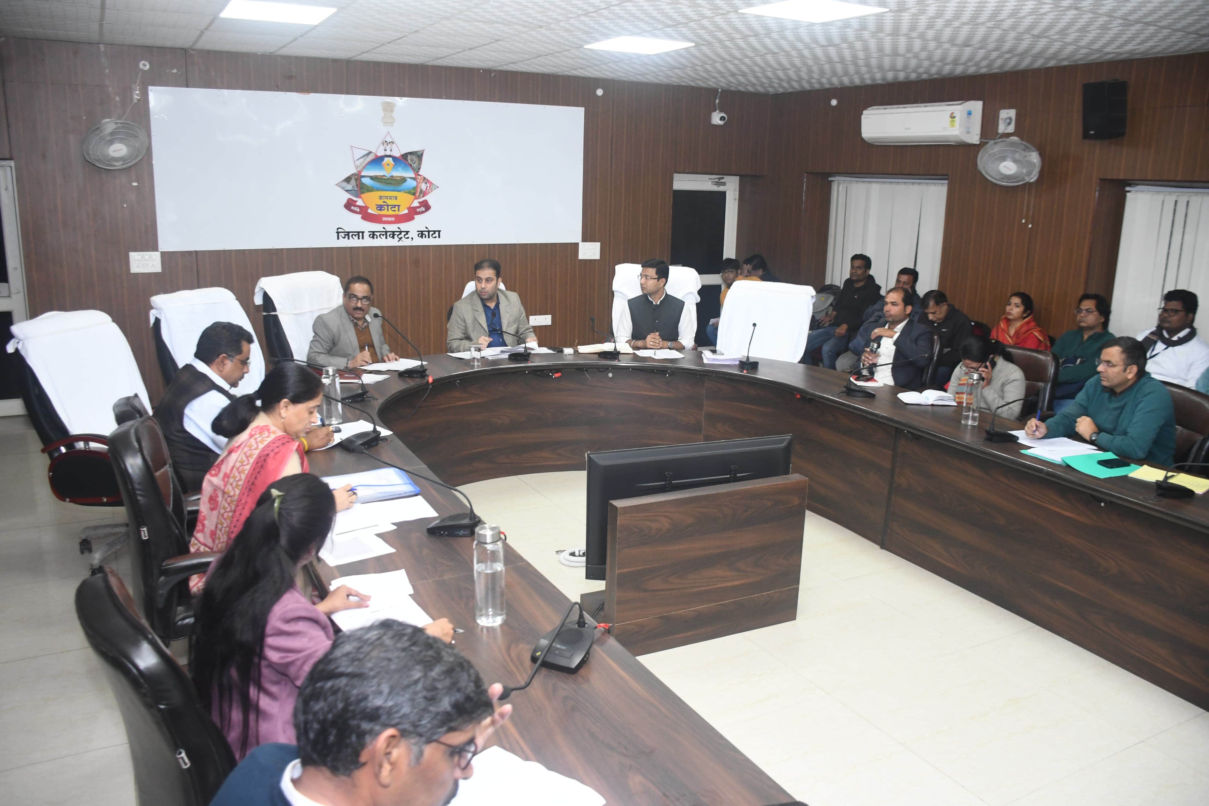 कोटा जिला कलेक्टर ने ली महत्वपूर्ण बैठक