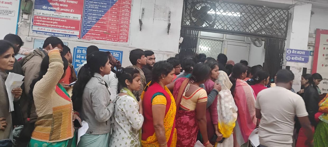 Employees missing from cash counter, pregnant women standing in line for hours