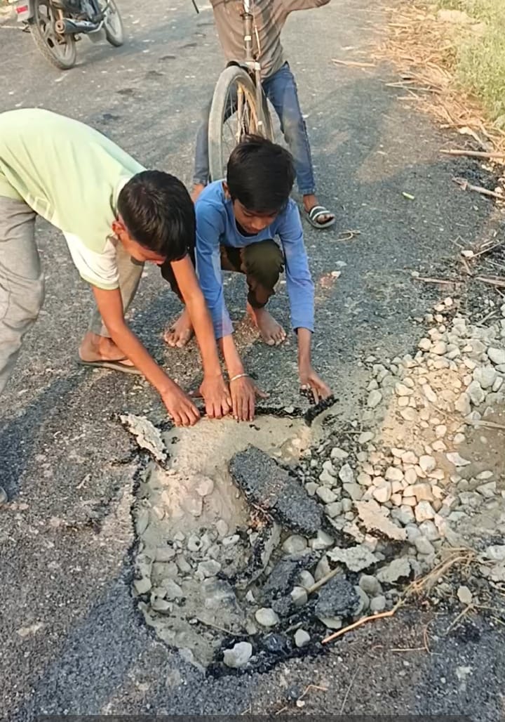 The asphalt road built a few days ago started to crumble, grass also accumulated