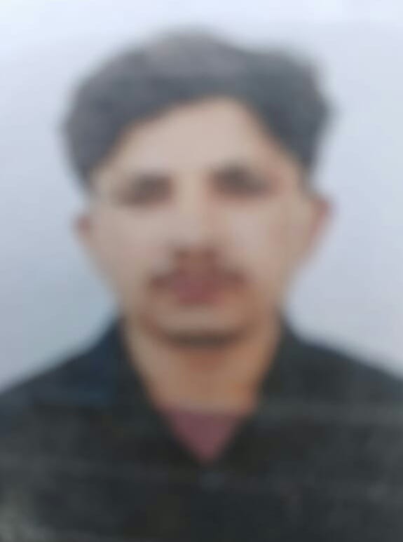 A young man died after consuming a poisonous substance and was rushed to the hospital.