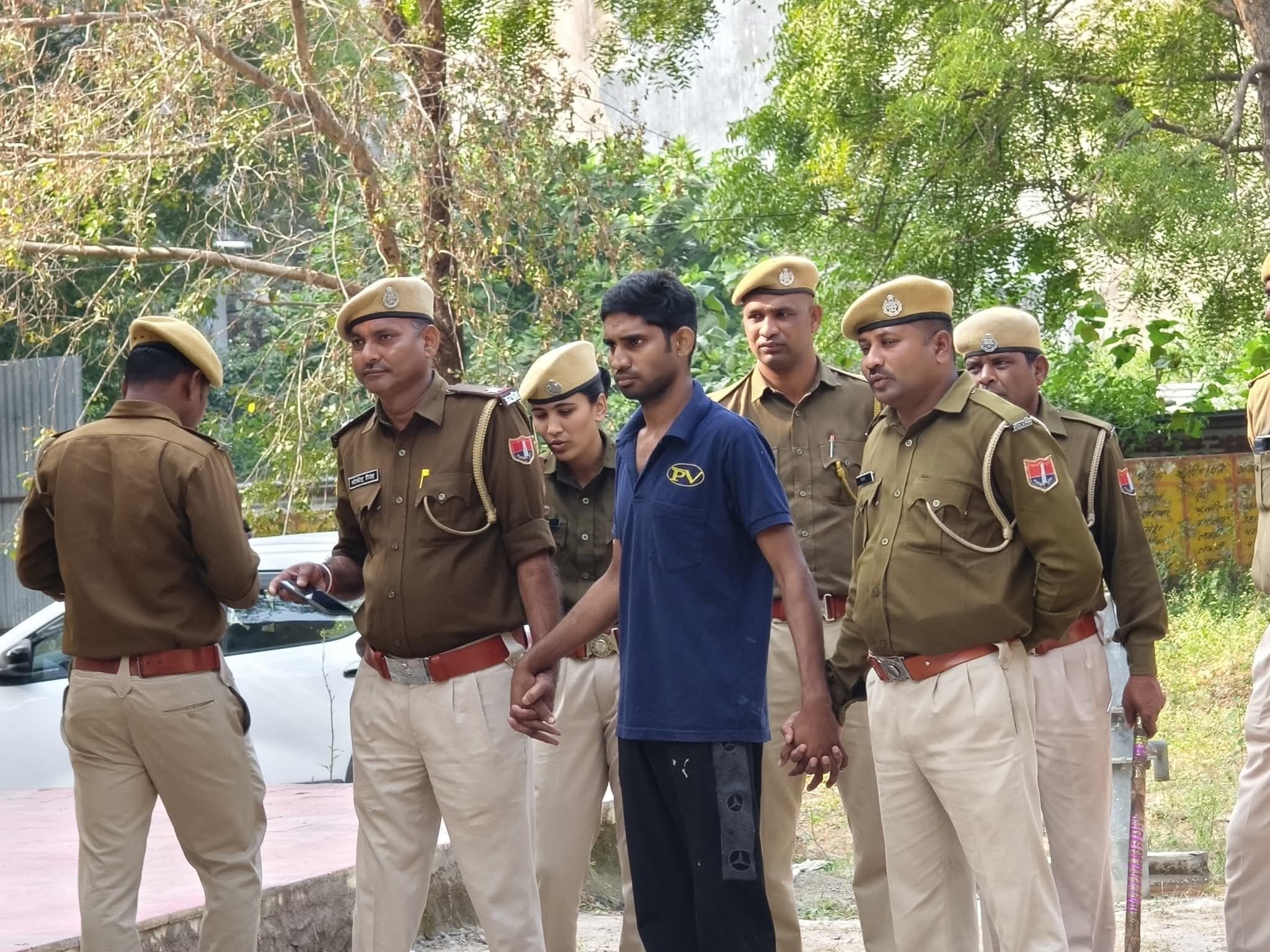 पुलिस की गिरफ्त में आरोपी महिपाल।