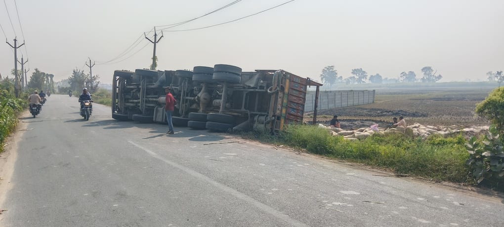 Truck loaded with potatoes overturns, driver narrowly escapes