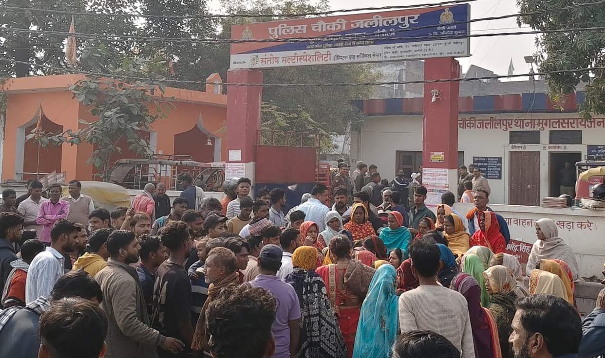 Villagers staged a protest against the murder of a fish trader.