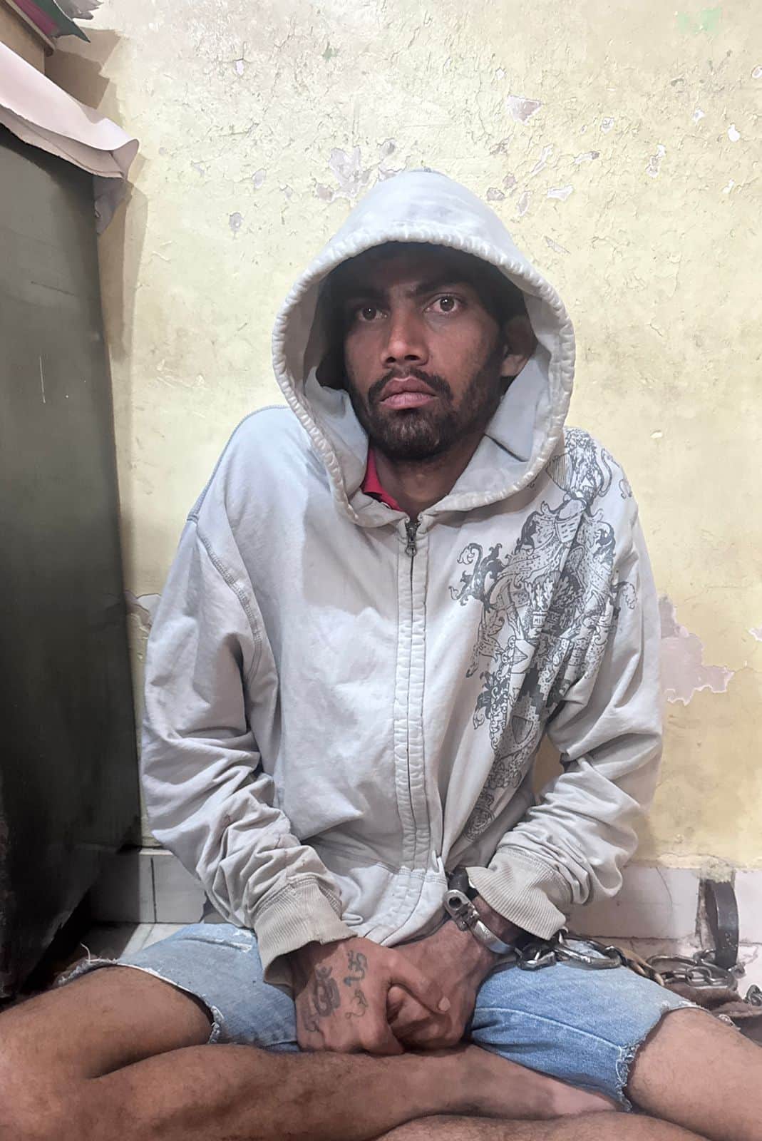 पुलिस की गिरफ्त में आरोपी।