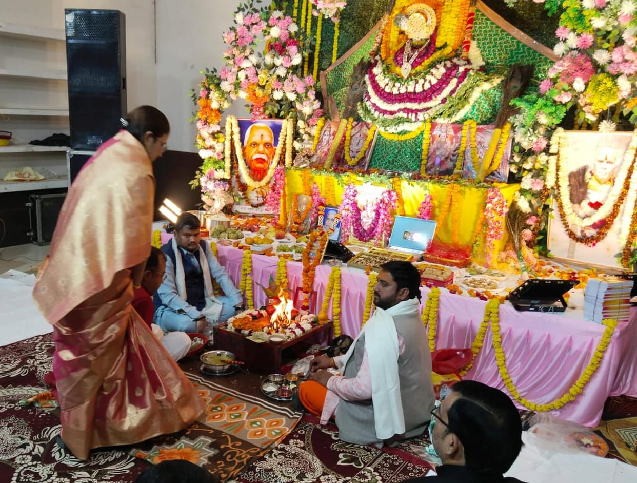 Devotees danced to the bhajans of Pankaj Nigam