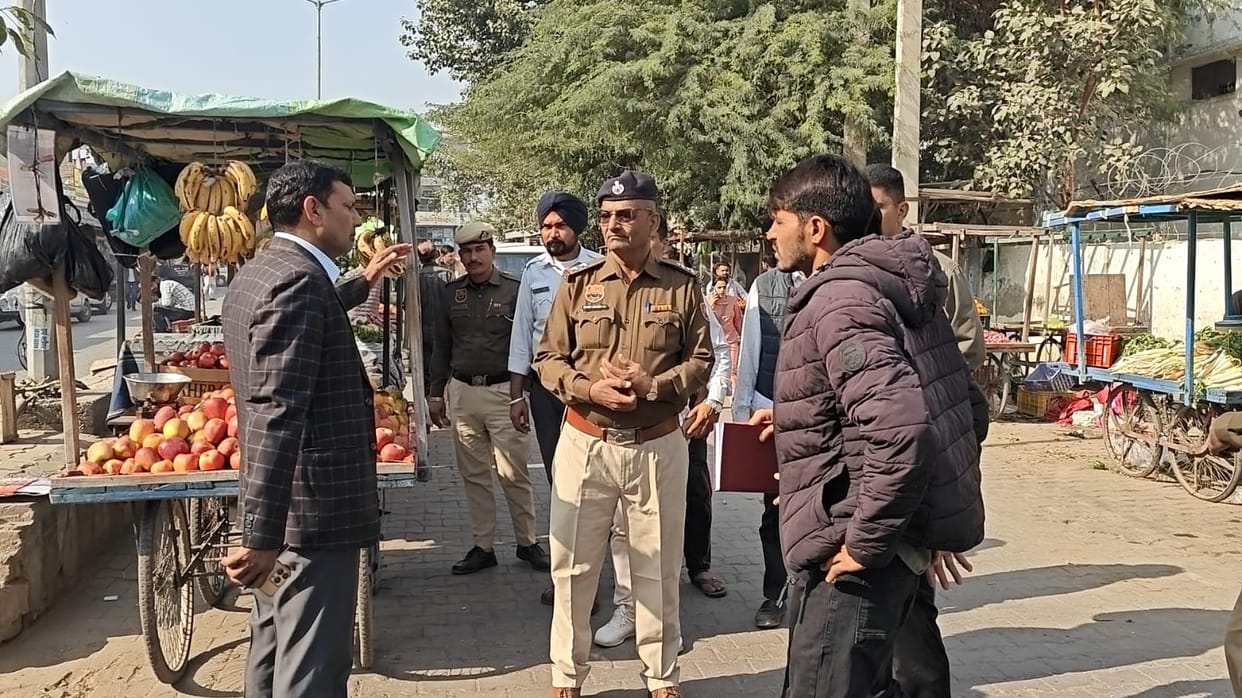 SDM inspects encroachment and directs action