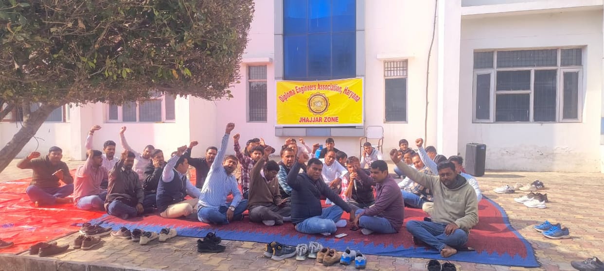 Junior Engineer's protest continues in the premises of Irrigation Department office