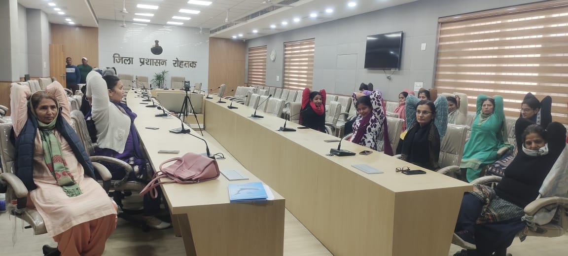 Employees at the Mini Secretariat are being given yoga breaks at all government offices.