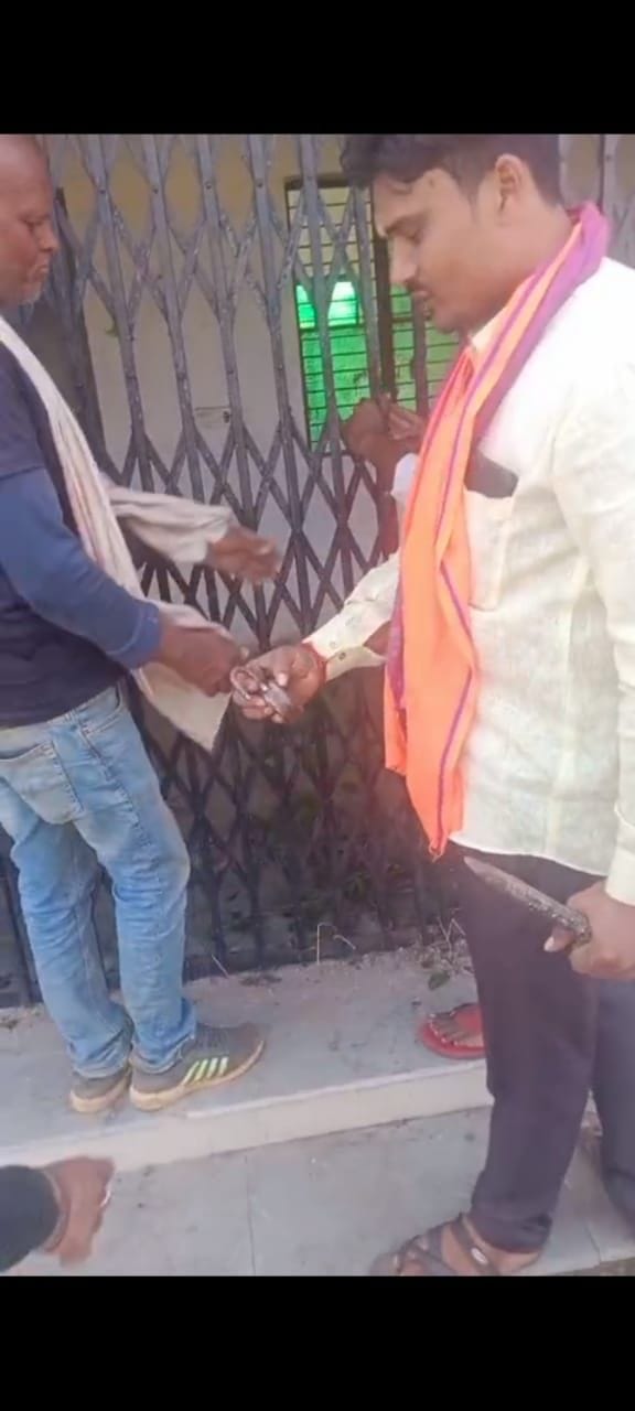 Operation was carried out by breaking the lock of the gate of the closed animal hospital