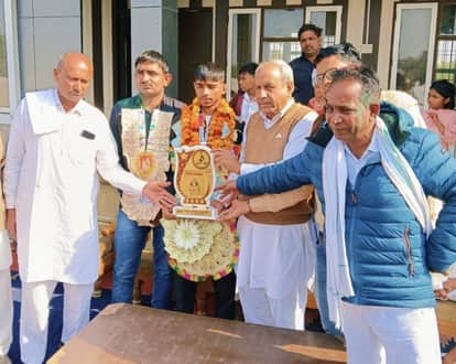 Sumit of Dhani Gopal won the gold medal in national wrestling