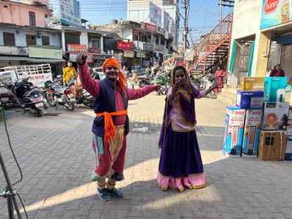 Folk artists give road safety awareness message