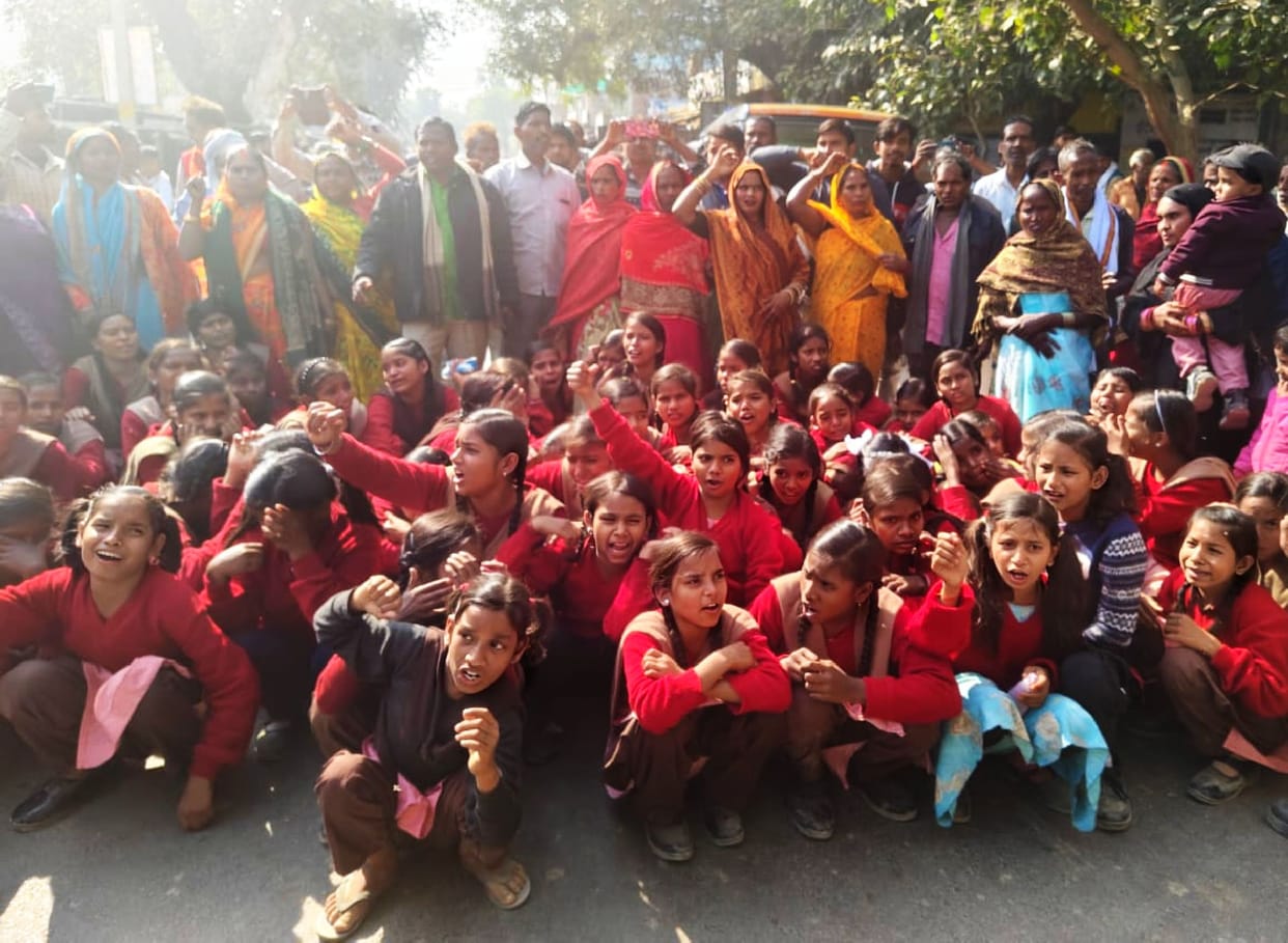 Girls took to the streets in a dispute between teachers