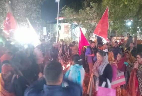 बरम क्षेत्र के कनार कोकिला मंदिर में पहुंचे श्रद्धालु। स्रोत : ग्रामीण