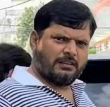 Dismissed constable Alok studied till seventh standard in Chandauli.