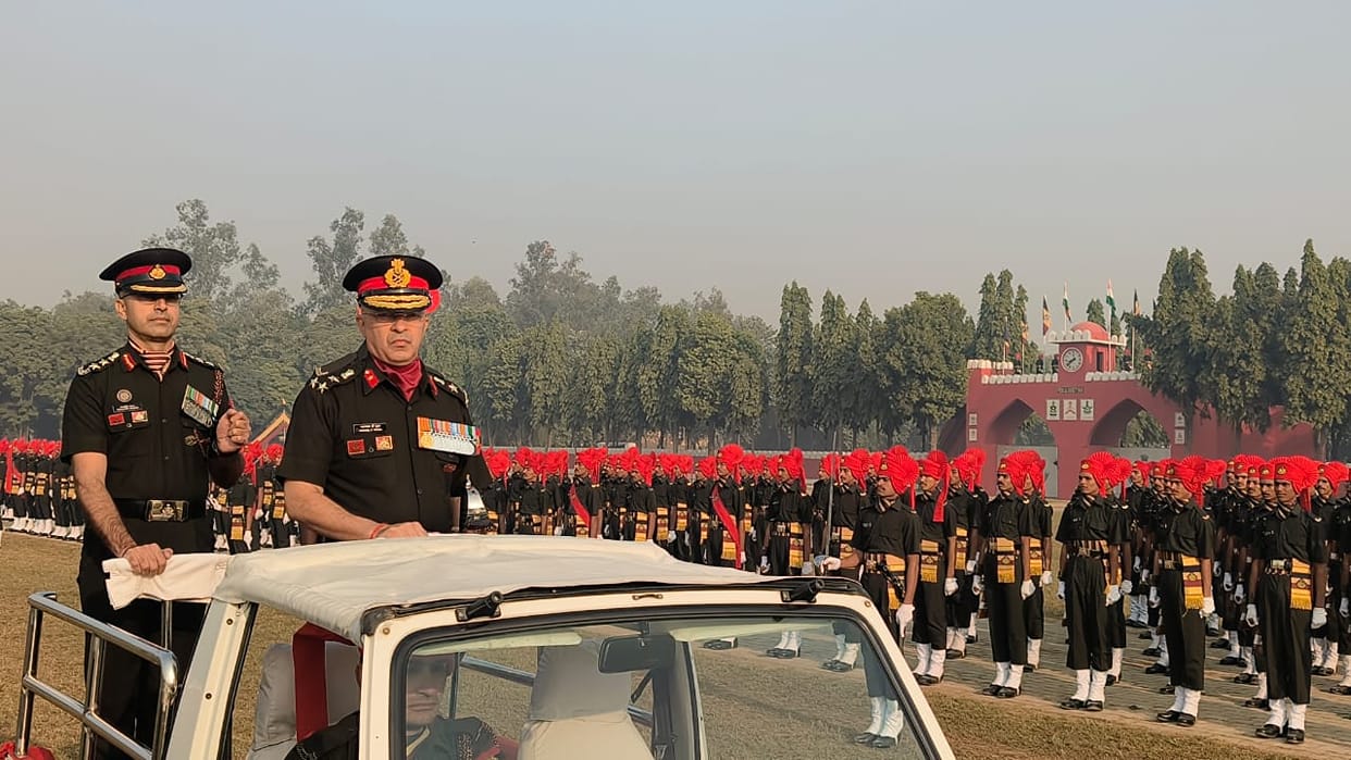 565 soldiers took the oath of service to the nation and became part of the army.