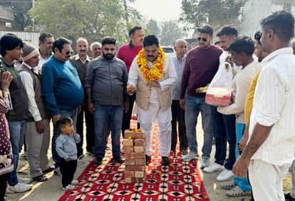 Foundation stone laid for two streets to be built at a cost of Rs 10 lakh