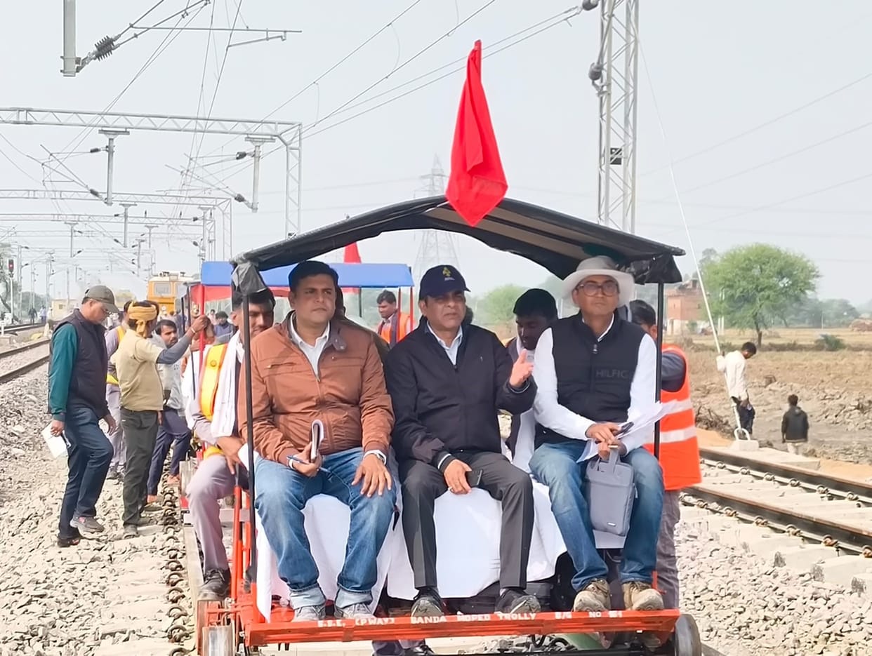 During the inspection, the Railway Manager inspected the passenger facilities at the railway station.
