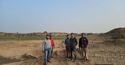 The administration demolished the temporary bridge built on the river.