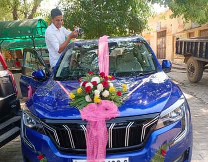 The car is being decorated with the groom, 10 thousand rupees are being spent.