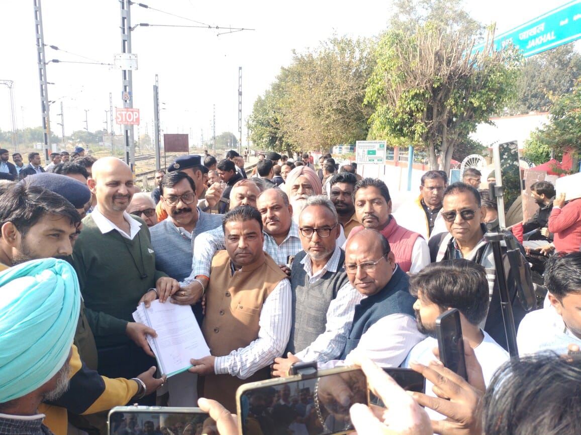 Demand for resumption of Janata Express and stoppage of Jammu-Bandra train