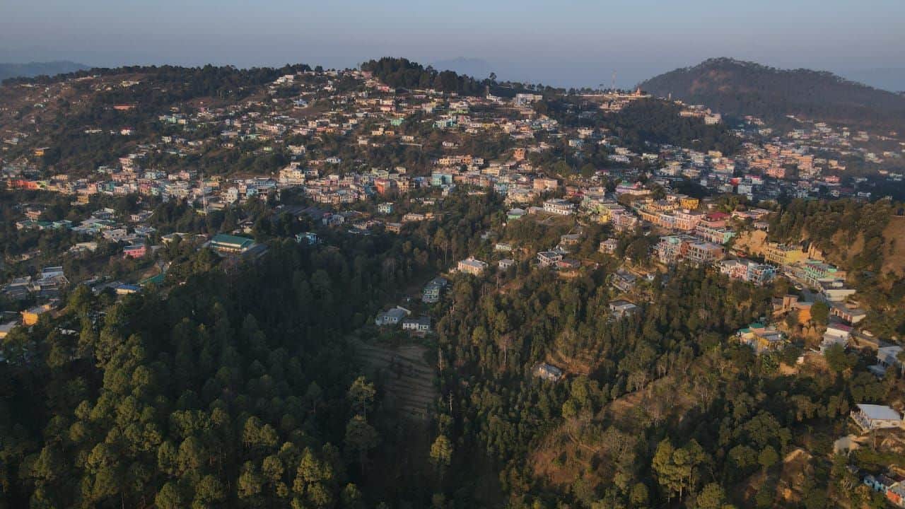 कभी चाय बागानों के लिए प्रसिद्ध बेड़ीनाग अब ले चुका शहर का रूप। संवाद