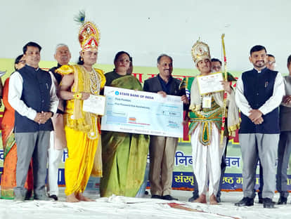 Gurukul's team gets first place in Shrikrishna-Arjuna dialogue