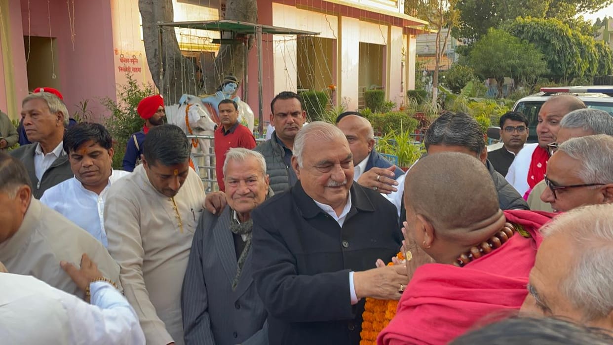 Bhupendra Hooda arrives at Jairam Vidyapeeth