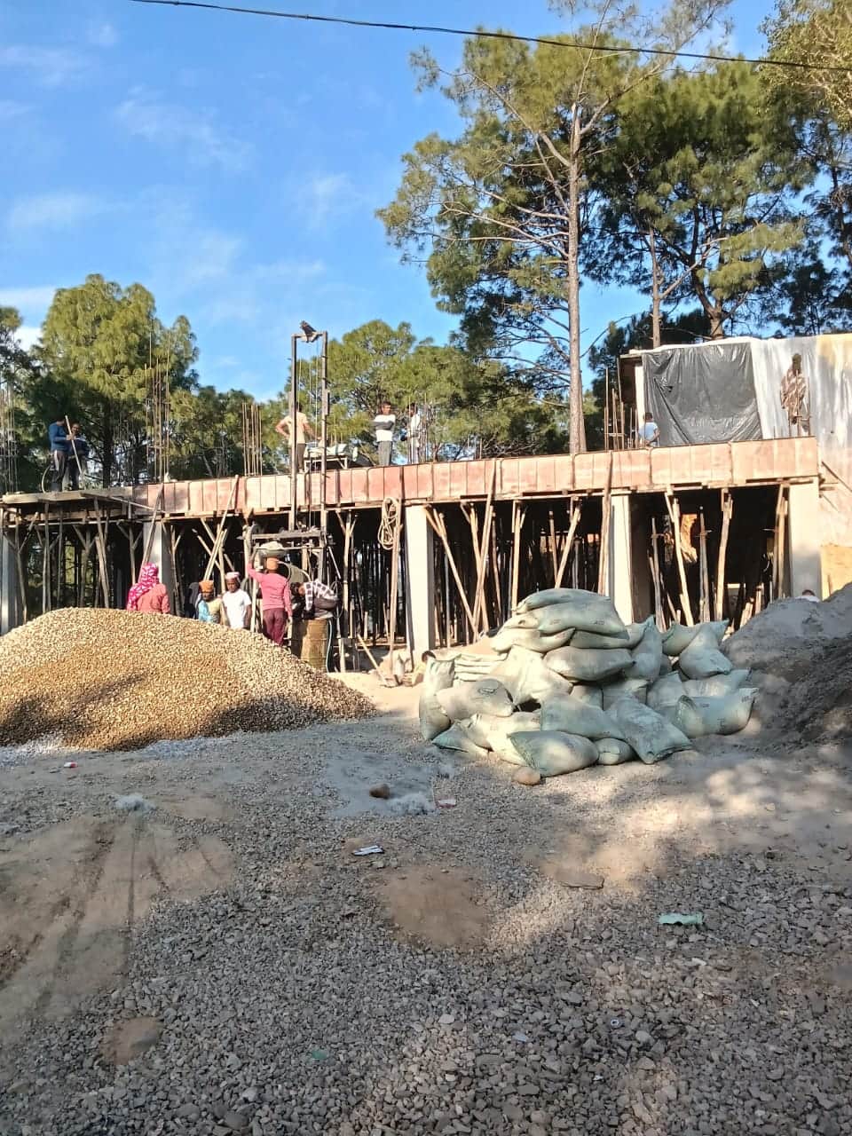 लझयाणी पंचायत के भवन का निर्माण कार्य जारी। संवाद