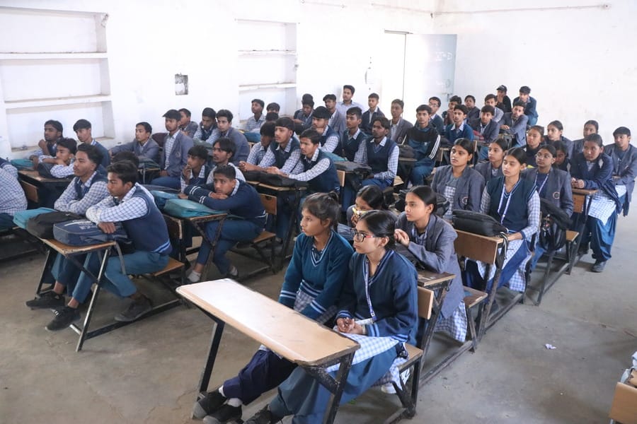 Police officers informed students about the law