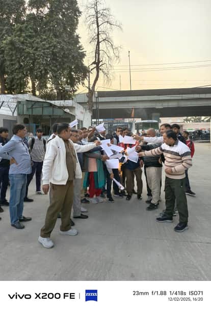 Copies of FIR lodged in Delhi burnt in protest