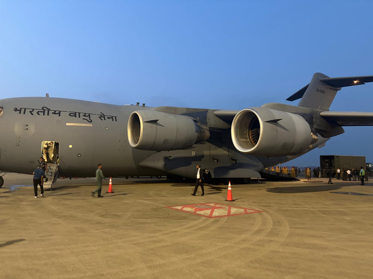 A team of doctors from Agra reached Sri Lanka by C-17 aircraft.