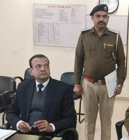 सिरसा।  जिला जेल में लोक अदालत में मुख्य न्यायिक दंडाधिकारी एवं जिला विधिक सेवा प्राधिकरण के सच