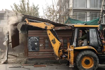 Srinagar, Removed Taxi Stand, Rajbag, DSP Suhale Raishi