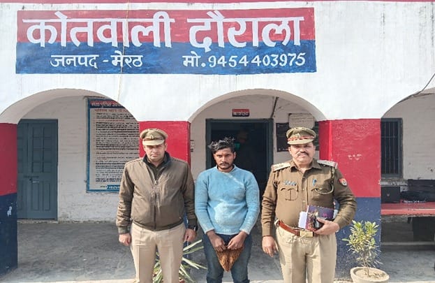 A member of a gang involved in cheating people by making lucrative offers was arrested.