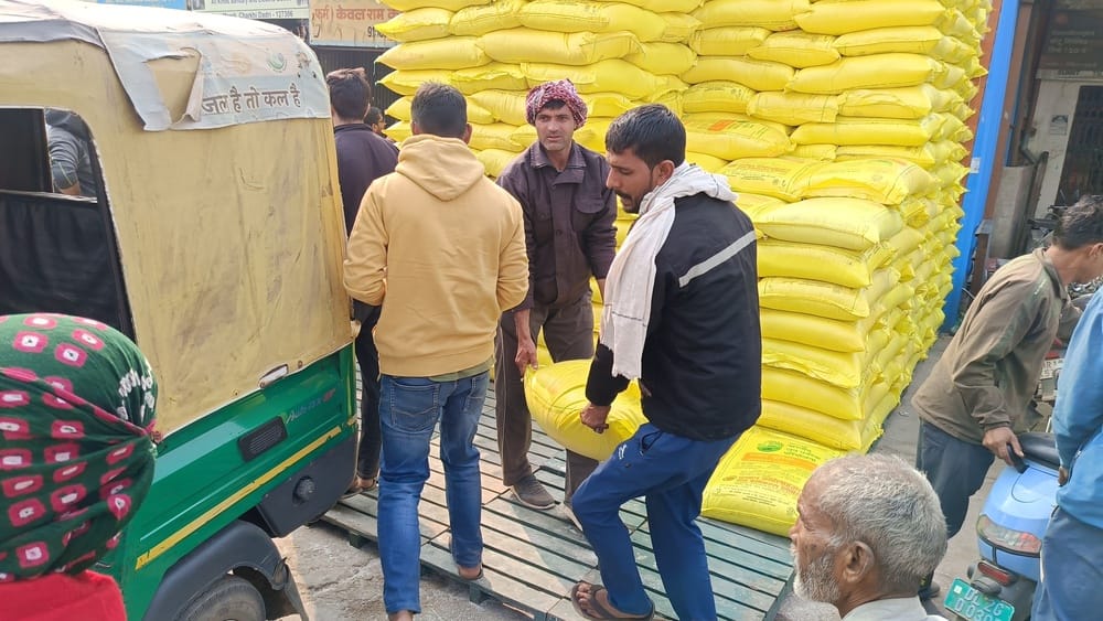 Due to technical deficiencies, long queues are being formed for urea.
